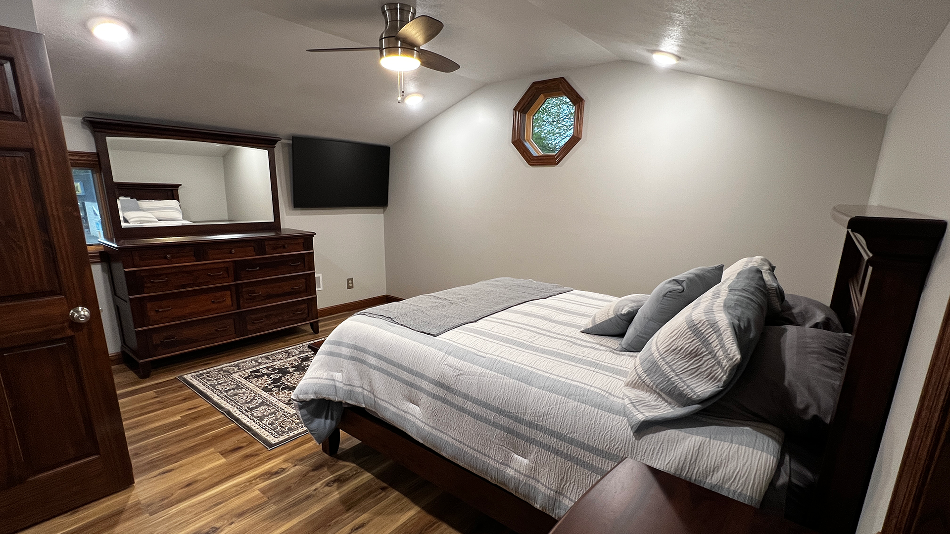 One of Three Bedrooms at Pymatuning Lake Lodge in Espyville PA Pymatuning Central